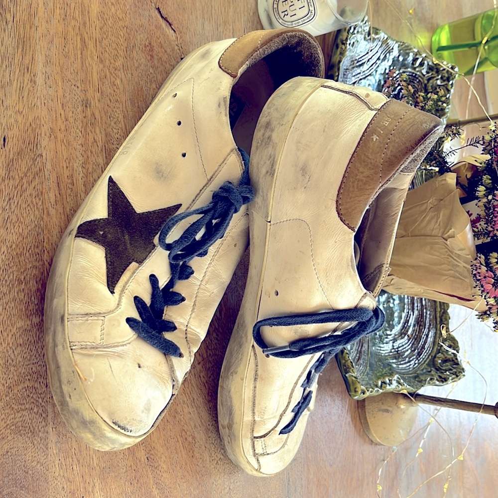 Golden goose white sneakers men with olive green star and dark blue laces